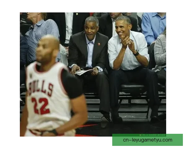 篮球铁粉奥巴马前排看全明星赛
